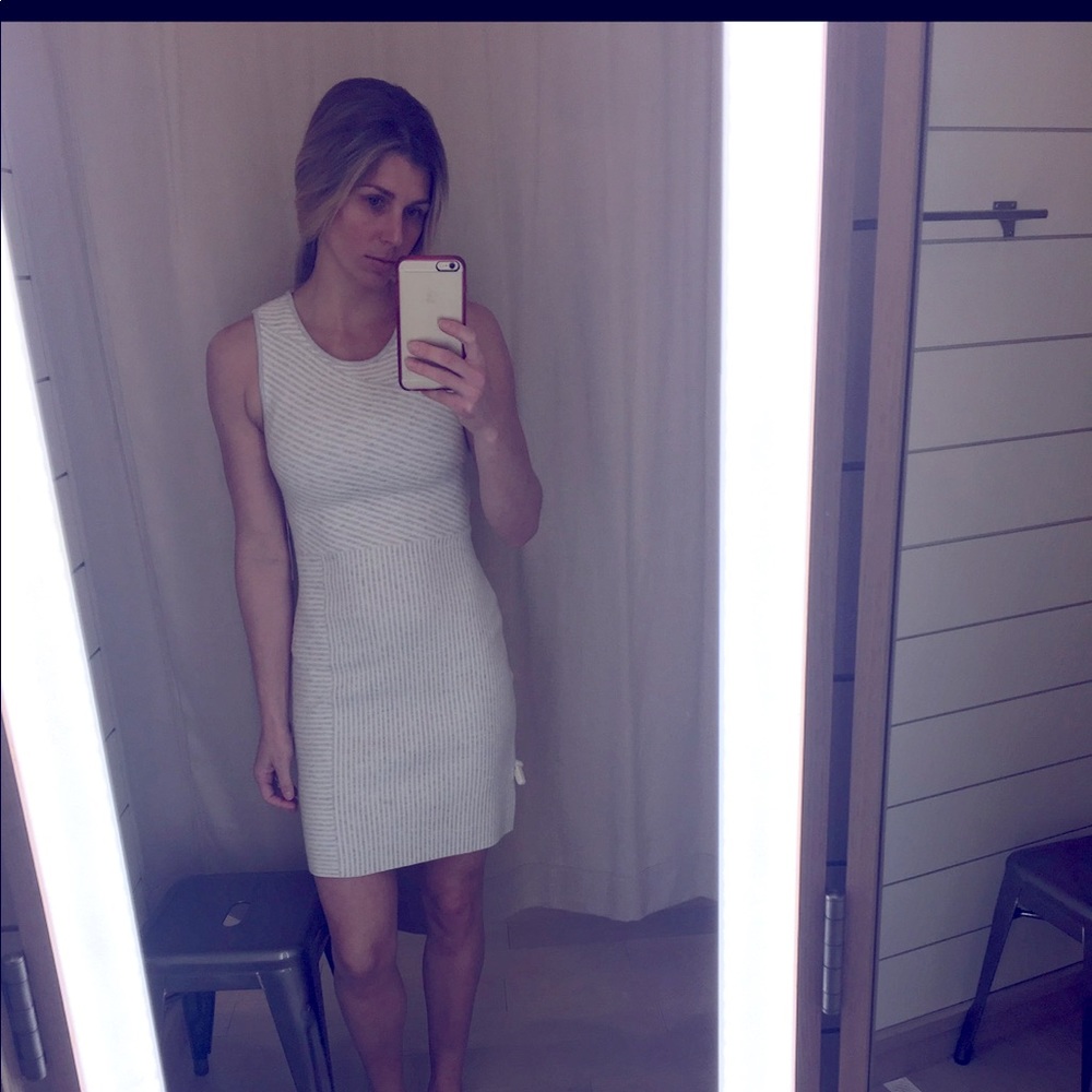 ISO this dress from athleta. Size 4/6 or s/m
